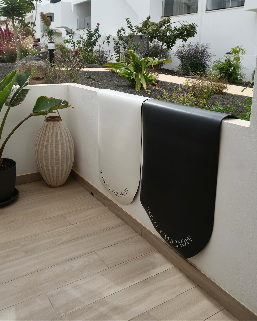 YOGA MAT "MOVE LIKE A MUSE" BLACK