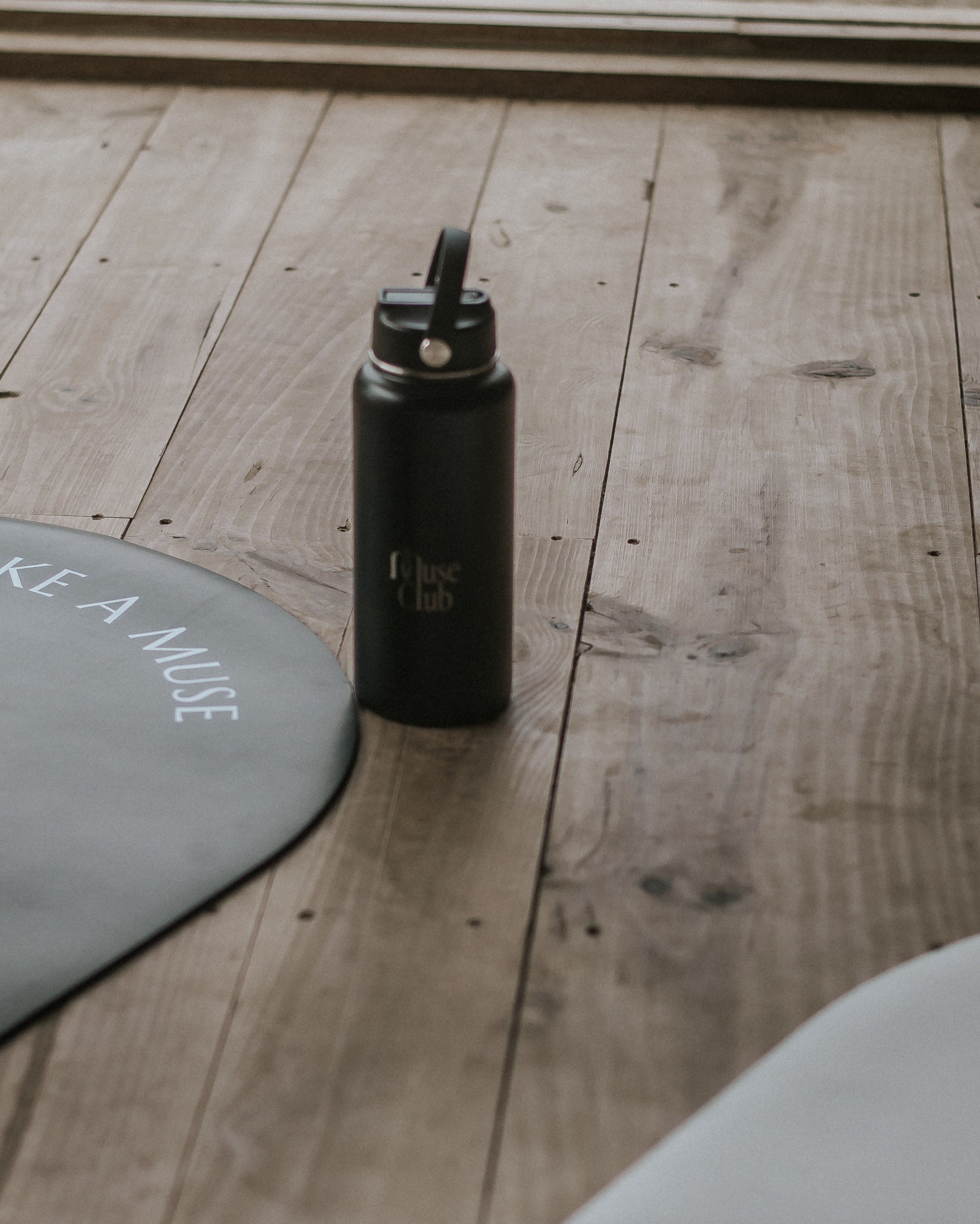 THE WATER BOTTLE 1L LULU BLACK